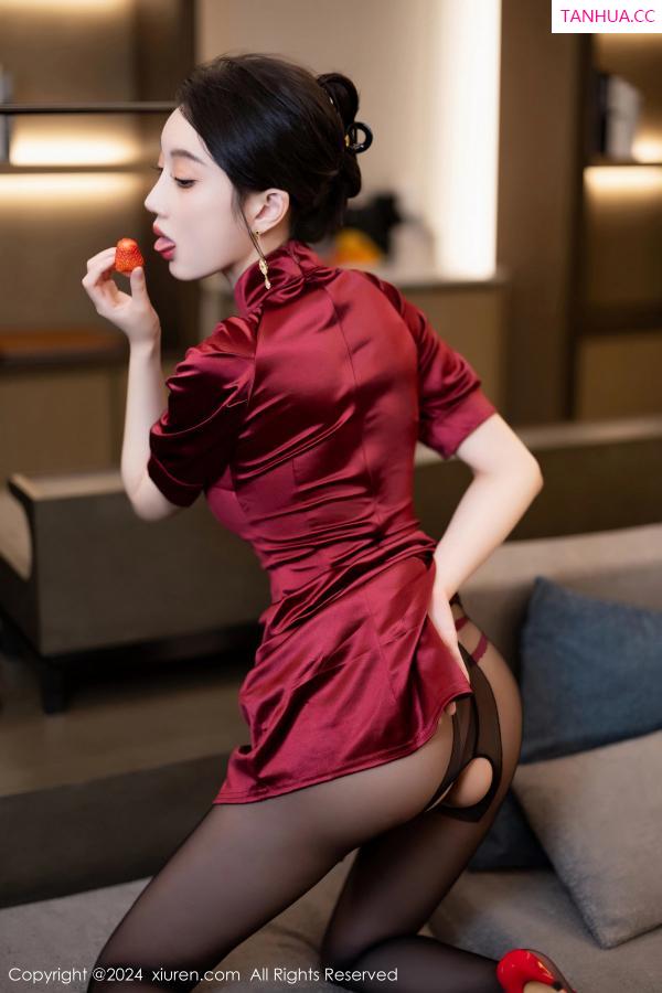 玥儿玥  [XiuRen]高清写真图 2024.04.30 No.8480 玥儿玥 旗袍美腿第29张图片